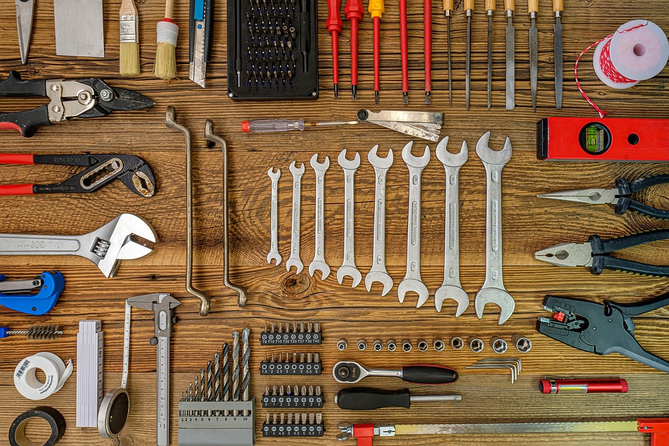 Hardware tools and equipment for building projects